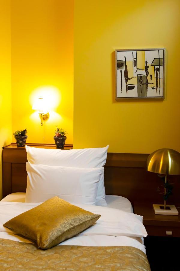 Hotel Ambasador Prishtina Приштина Экстерьер фото